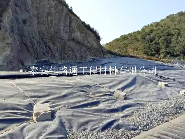 水利水電工程選擇防滲土工膜來進(jìn)行施工