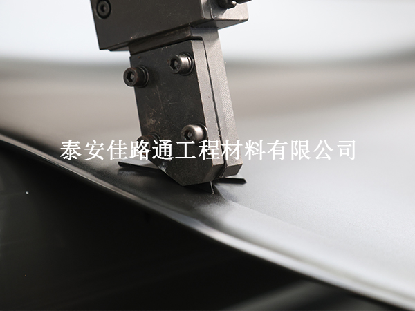 水產(chǎn)養(yǎng)殖防滲膜鋪設(shè)細節(jié)工藝：精準(zhǔn)高效，守護水質(zhì)