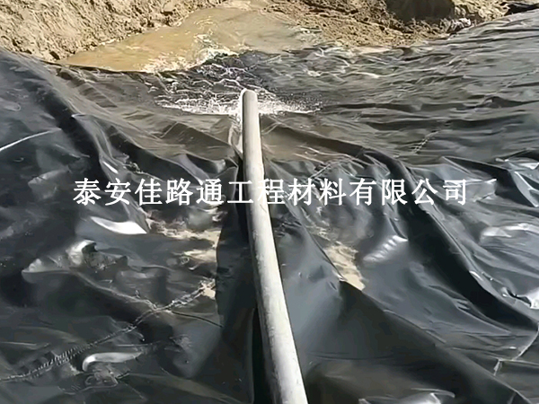 水產養(yǎng)殖防滲膜鋪裝三大流程詳解 水產養(yǎng)殖防滲膜鋪裝三大流程詳解